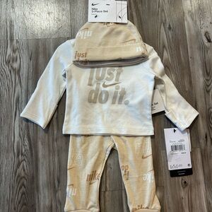 Nike Newborn 3-Piece Set in Cream and White